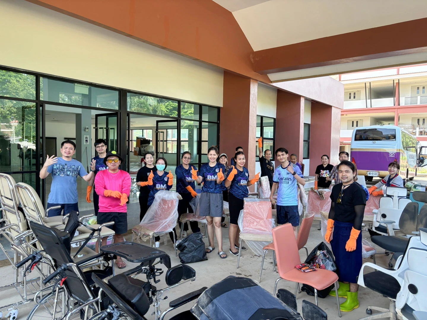 The Planning Division Participates in "Big Cleaning Day" to Clean Buildings and Equipment Damaged by Flooding in Chiang Rai Province and the Elderly Health Promotion and Rehabilitation Center at the University of Phayao