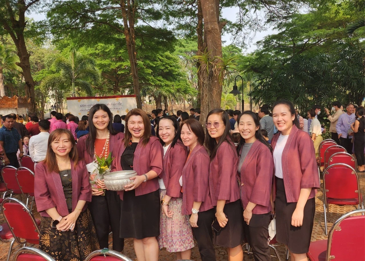 Personnel from the Planning Division Participate in the Water Pouring Ceremony for the President and Elders on the Occasion of the Songkran Festival at Phayao University for the Year 2023