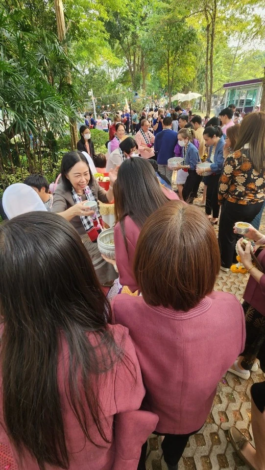 Personnel from the Planning Division Participate in the Water Pouring Ceremony for the President and Elders on the Occasion of the Songkran Festival at Phayao University for the Year 2023