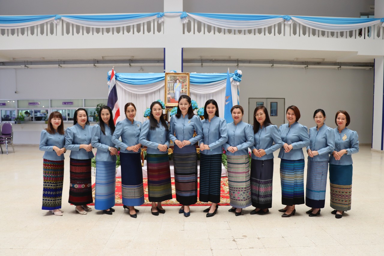 Planning Division, University of Phayao Ready to wear blue Thai clothes. to honor Her Majesty Queen Sirikit Her Majesty the Queen The Queen Mother On the occasion of the 90th Birthday Anniversary