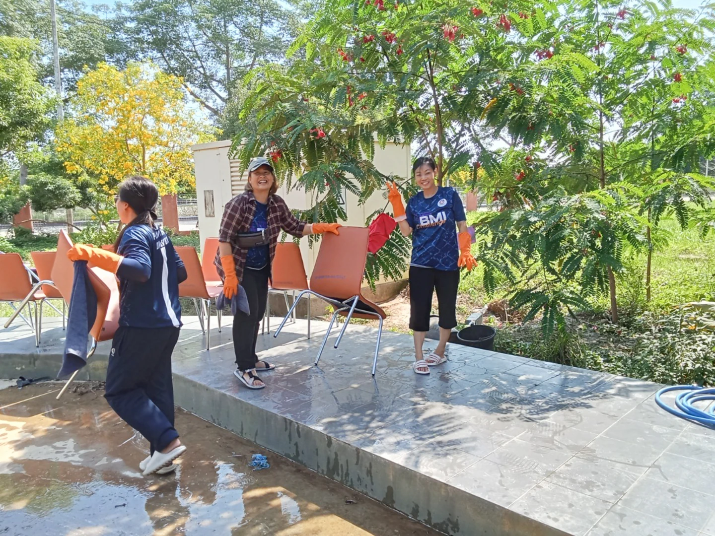 The Planning Division Participates in "Big Cleaning Day" to Clean Buildings and Equipment Damaged by Flooding in Chiang Rai Province and the Elderly Health Promotion and Rehabilitation Center at the University of Phayao