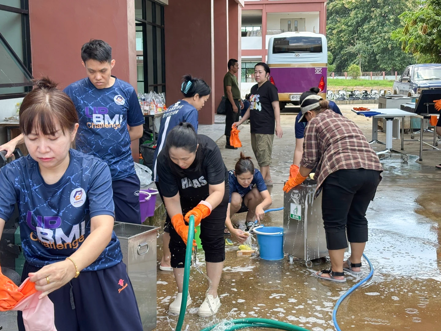 The Planning Division Participates in "Big Cleaning Day" to Clean Buildings and Equipment Damaged by Flooding in Chiang Rai Province and the Elderly Health Promotion and Rehabilitation Center at the University of Phayao