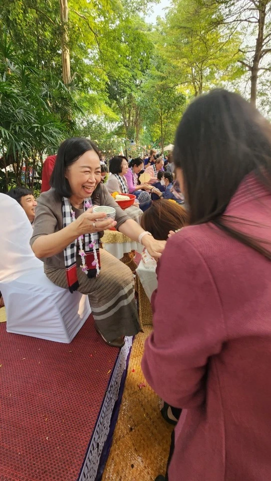 Personnel from the Planning Division Participate in the Water Pouring Ceremony for the President and Elders on the Occasion of the Songkran Festival at Phayao University for the Year 2023