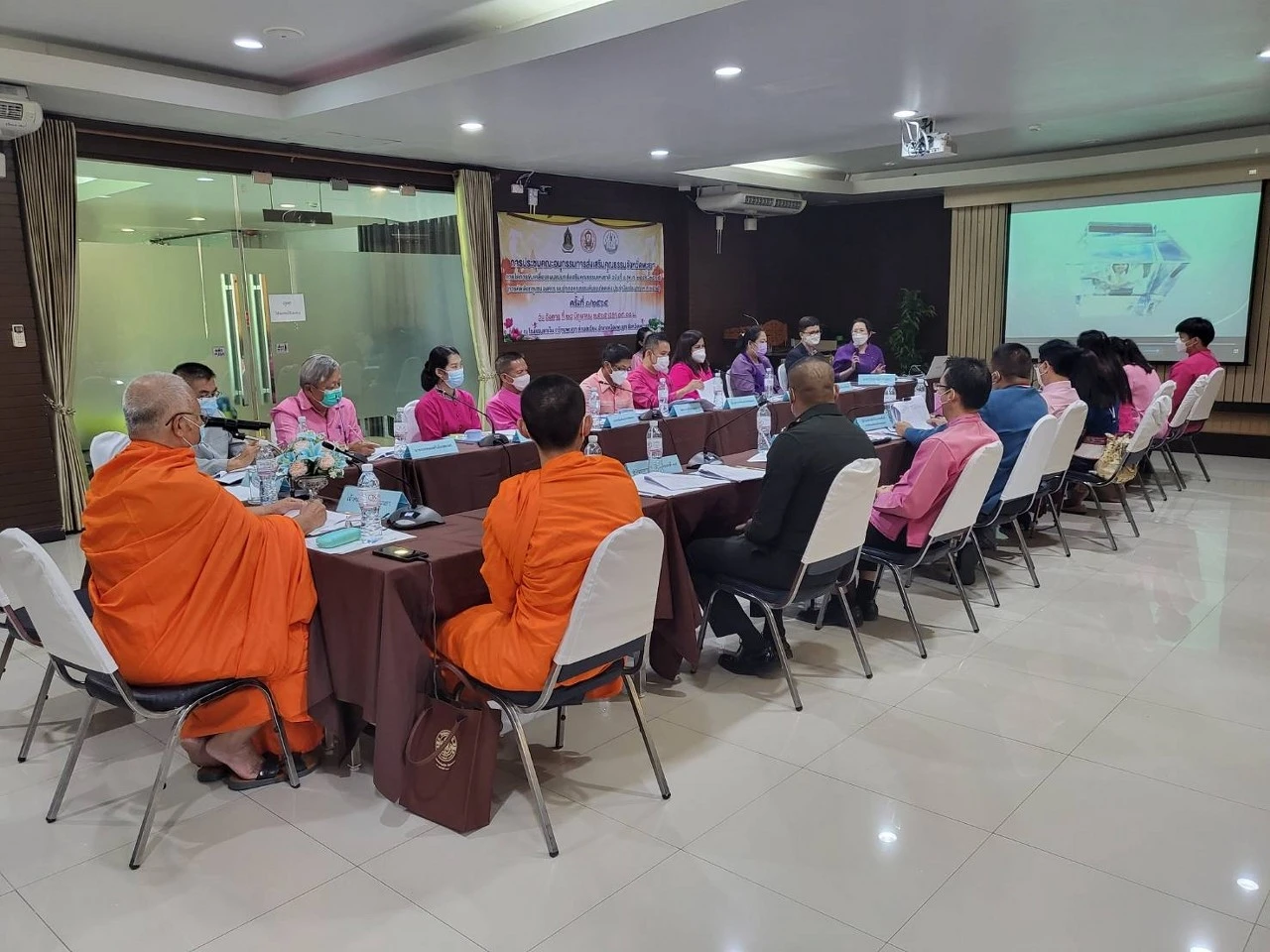 University of Phayao Participates in Presenting Work for Selection as a Model Community, Organization, and District of Morality in Phayao Province for the Fiscal Year 2022