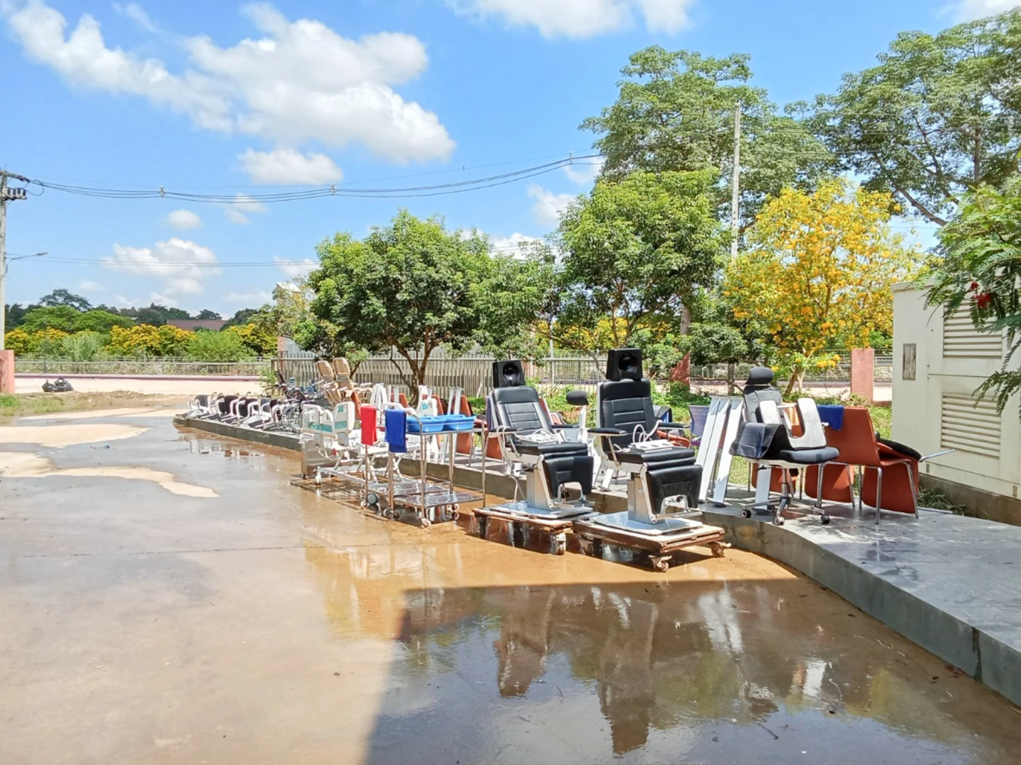 The Planning Division Participates in "Big Cleaning Day" to Clean Buildings and Equipment Damaged by Flooding in Chiang Rai Province and the Elderly Health Promotion and Rehabilitation Center at the University of Phayao