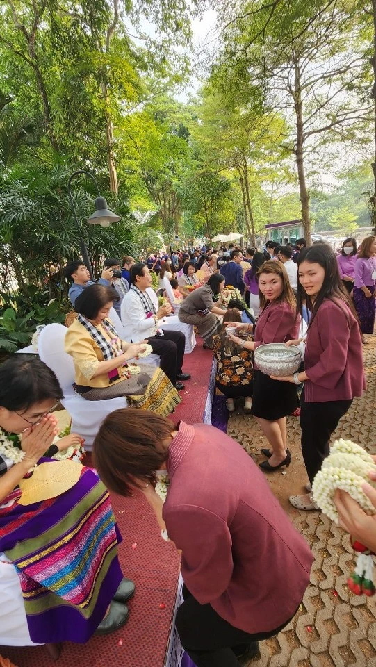 Personnel from the Planning Division Participate in the Water Pouring Ceremony for the President and Elders on the Occasion of the Songkran Festival at Phayao University for the Year 2023