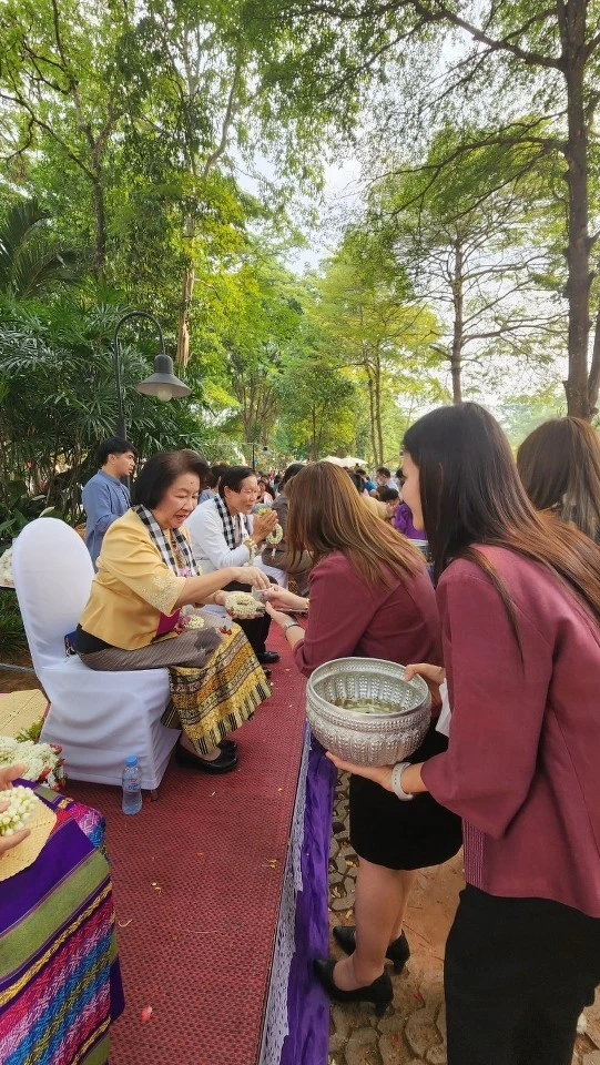 Personnel from the Planning Division Participate in the Water Pouring Ceremony for the President and Elders on the Occasion of the Songkran Festival at Phayao University for the Year 2023