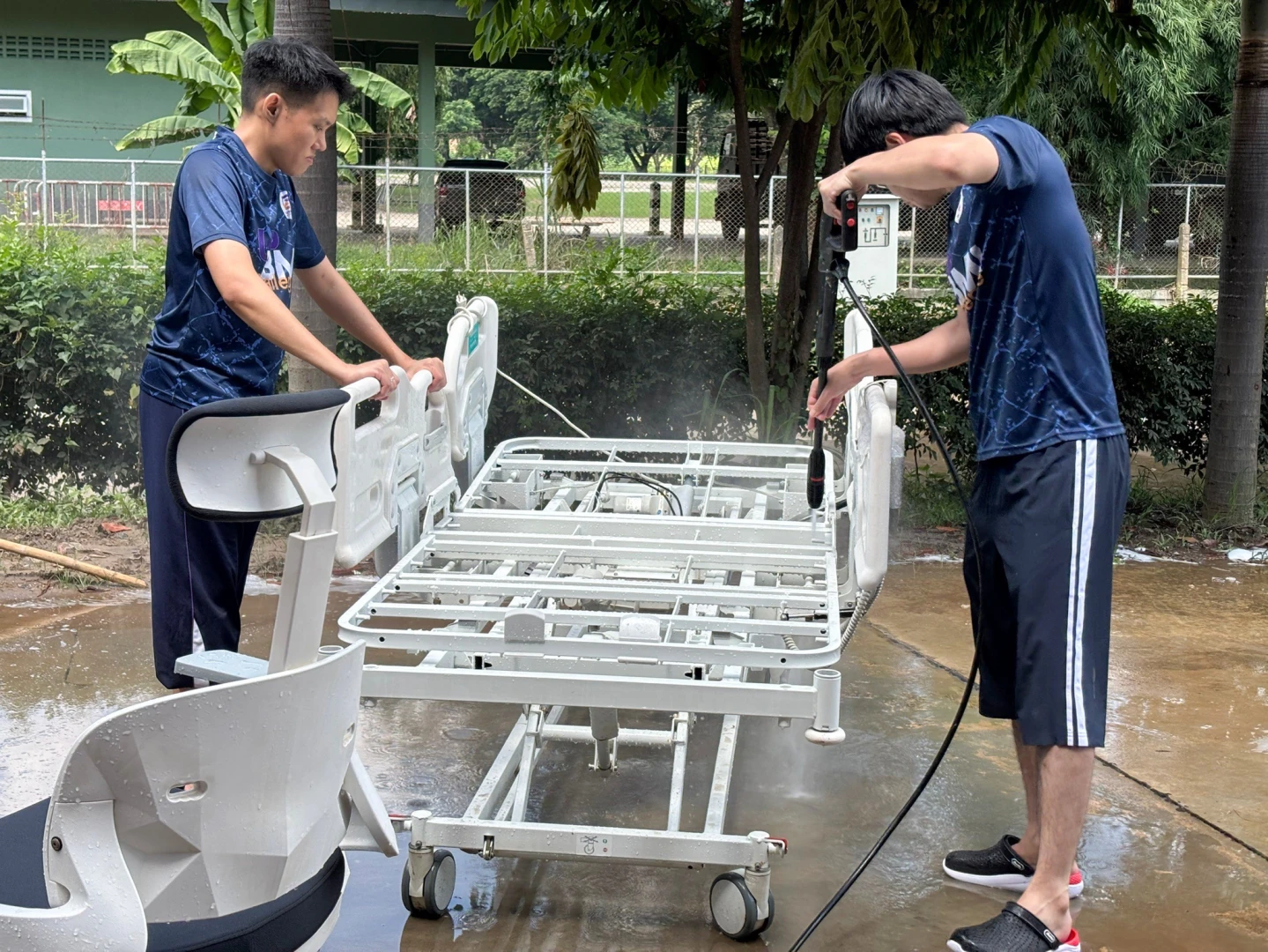 The Planning Division Participates in "Big Cleaning Day" to Clean Buildings and Equipment Damaged by Flooding in Chiang Rai Province and the Elderly Health Promotion and Rehabilitation Center at the University of Phayao