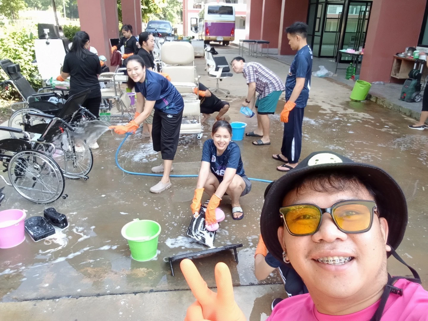 The Planning Division Participates in "Big Cleaning Day" to Clean Buildings and Equipment Damaged by Flooding in Chiang Rai Province and the Elderly Health Promotion and Rehabilitation Center at the University of Phayao