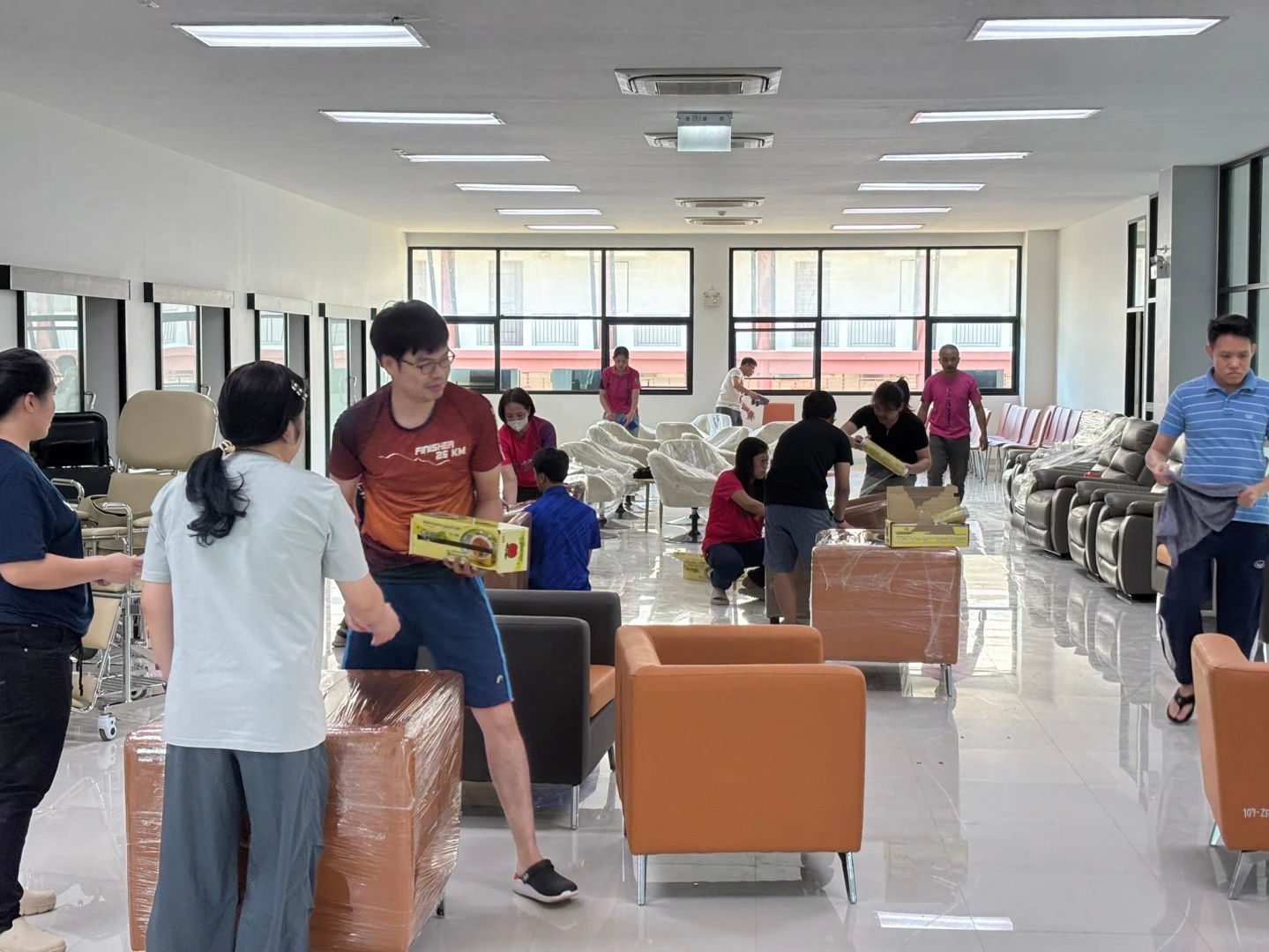 The Planning Division Participates in "Big Cleaning Day" to Clean Buildings and Equipment Damaged by Flooding in Chiang Rai Province and the Elderly Health Promotion and Rehabilitation Center at the University of Phayao