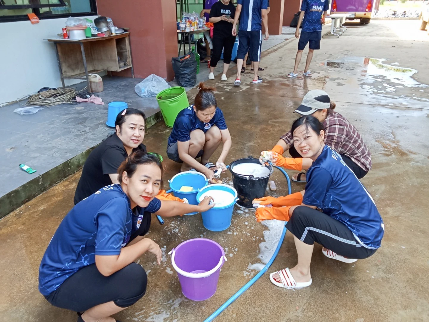 The Planning Division Participates in "Big Cleaning Day" to Clean Buildings and Equipment Damaged by Flooding in Chiang Rai Province and the Elderly Health Promotion and Rehabilitation Center at the University of Phayao