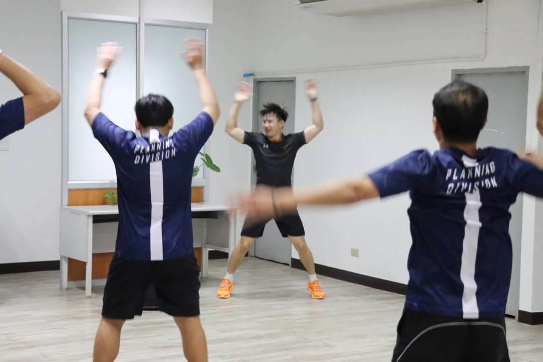 กองแผนงาน จัดกิจกรรมเต้นแอโรบิค (ประจำเดือนกุมภาพันธ์) โครงการเสริมสร้างสุขภาวะที่ดีในองค์กร (Good Health and Well – Being : BMI Challenge)