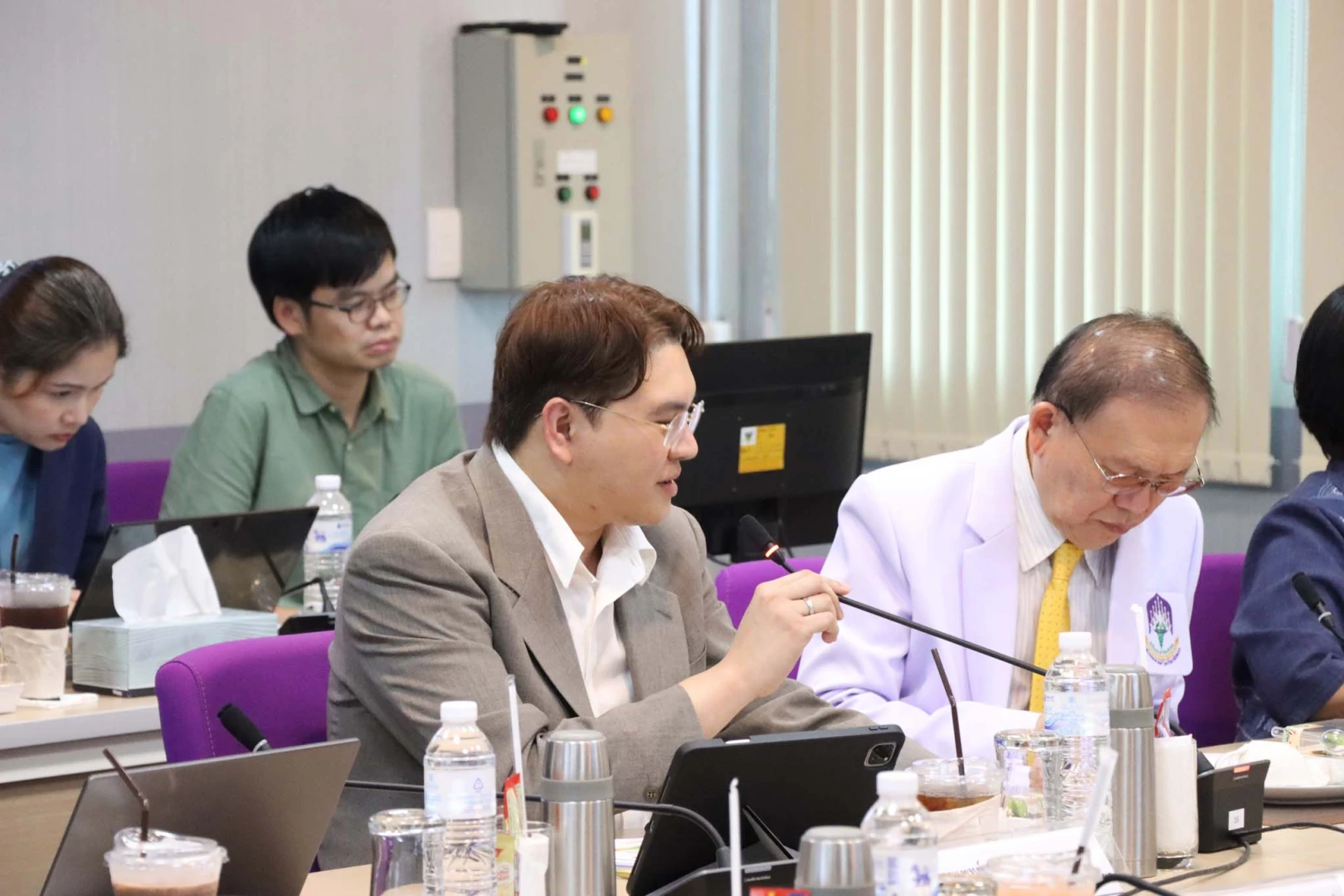 กรรมการสภามหาวิทยาลัยพะเยาผู้ทรงคุณวุฒิ เข้าตรวจเยี่ยมการดำเนินงานและการใช้จ่ายงบประมาณของโรงพยาบาลมหาวิทยาลัยพะเยา