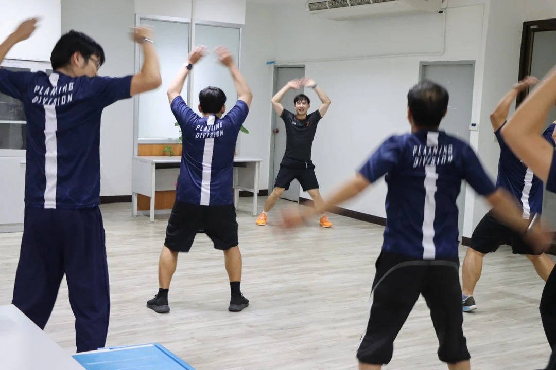 กองแผนงาน จัดกิจกรรมเต้นแอโรบิค (ประจำเดือนกุมภาพันธ์) โครงการเสริมสร้างสุขภาวะที่ดีในองค์กร (Good Health and Well – Being : BMI Challenge)
