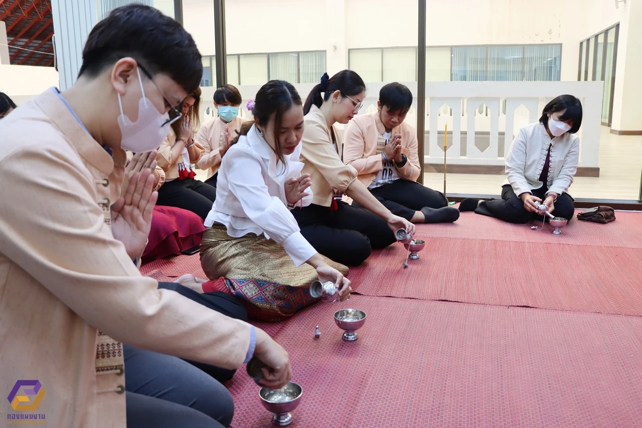 กองแผนงานจัดพิธีทำบุญเพื่อความเป็นสิริมงคลและสร้างขวัญกำลังใจแก่บุคลากร
