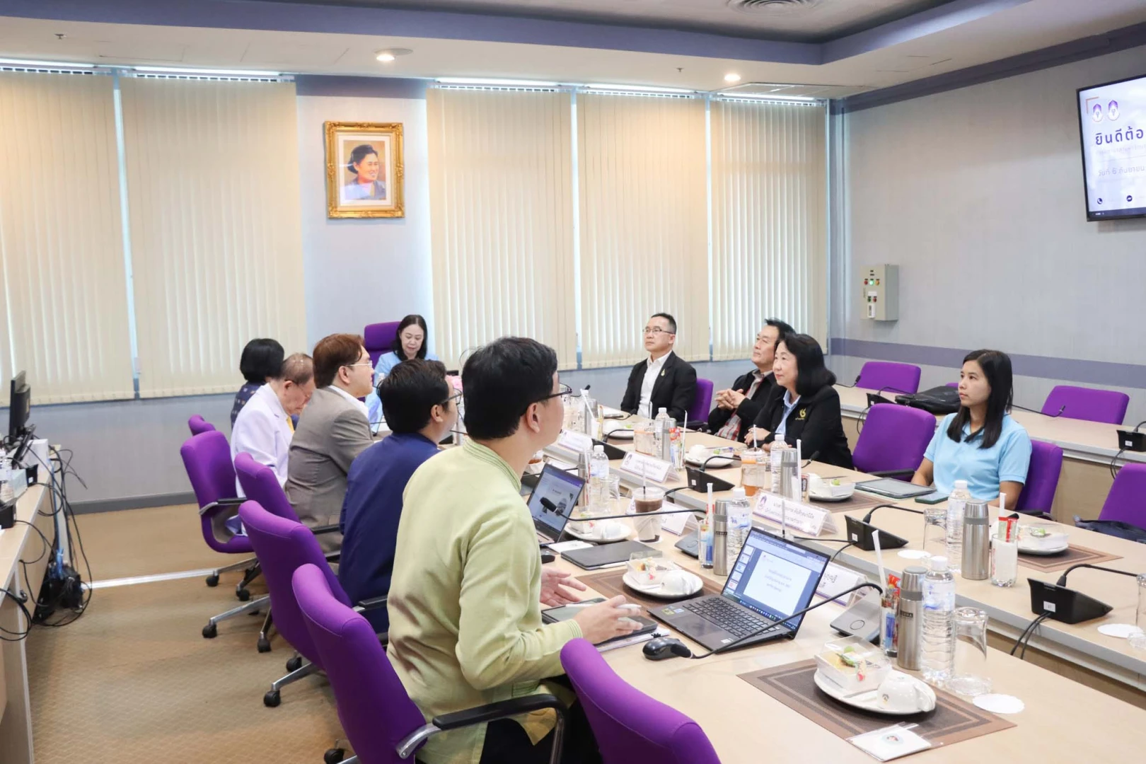 กรรมการสภามหาวิทยาลัยพะเยาผู้ทรงคุณวุฒิ เข้าตรวจเยี่ยมการดำเนินงานและการใช้จ่ายงบประมาณของโรงพยาบาลมหาวิทยาลัยพะเยา