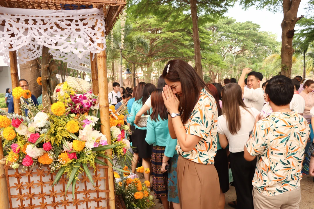 ผู้บริหารและบุคลากรกองแผนงาน ร่วมพิธีสระเกล้าดำหัวอธิการบดีและผู้อาวุโส เนื่องในประเพณีสงกรานต์มหาวิทยาลัยพะเยา ประจำปี 2567