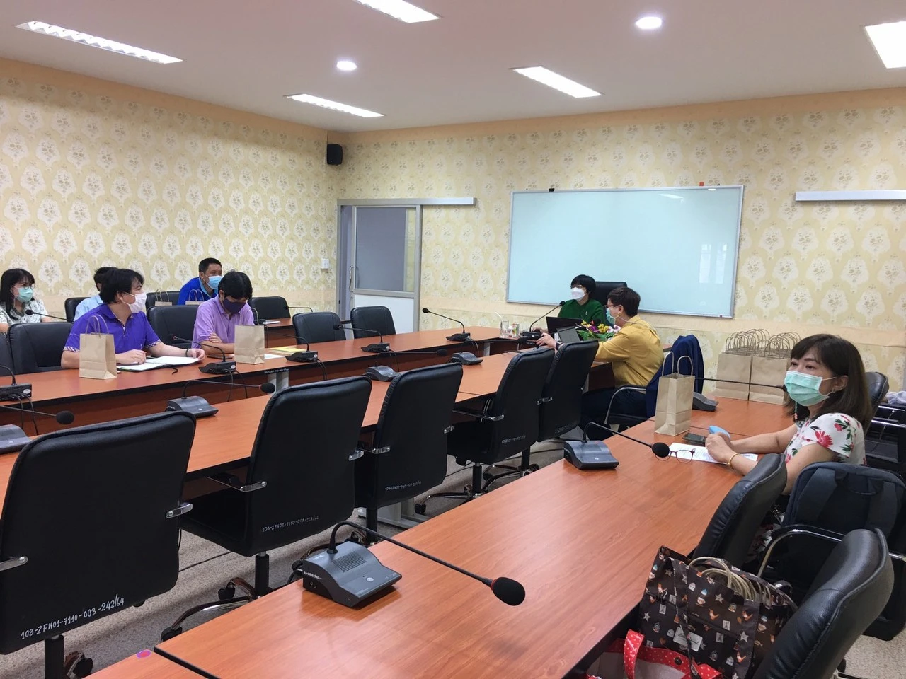 มหาวิทยาลัยพะเยา จัดประชุมการกำกับติดตามผลการดำเนินงาน ด้านการประเมินคุณธรรมและความโปร่งใสในการดำเนินงานของหน่วยงานภาครัฐ (ITA) ระดับมหาวิทยาลัยพะเยา ประจำปีงบประมาณ พ.ศ. 2565 พร้อมทั้งให้ข้อเสนอแนะเพื่อการปรับปรุงพัฒนา