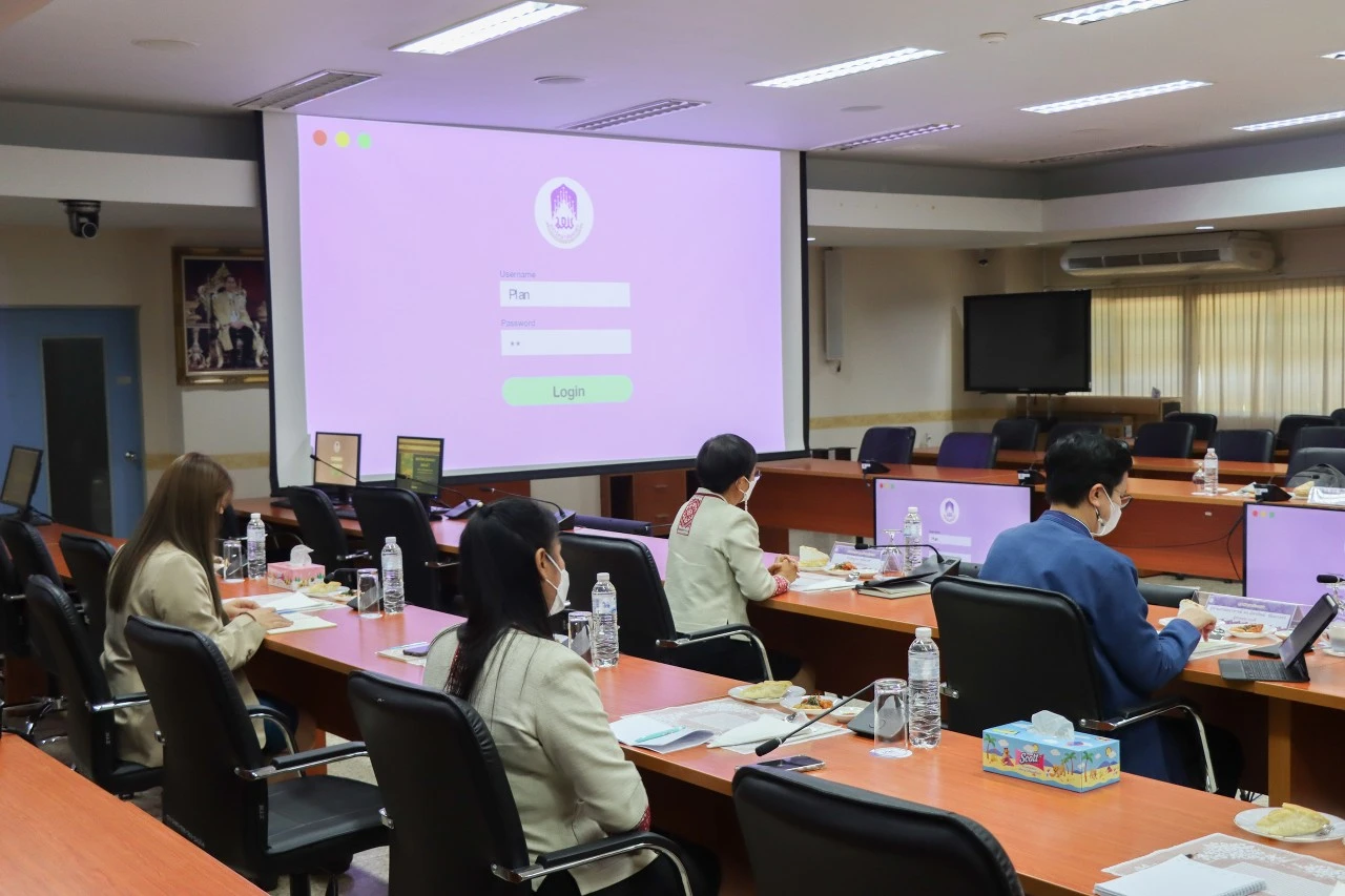 อธิการบดีพร้อมด้วยคณะผู้บริหารมหาวิทยาลัยพะเยา พบปะบุคลากรสำนักงานสภามหาวิทยาลัย และกองแผนงาน ในกิจกรรม “สภากาแฟสัญจร”