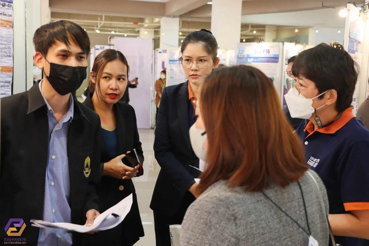 บุคลากรกองแผนงานนำเสนองานวิจัยในงานพะเยาวิจัย ครั้งที่ 12
