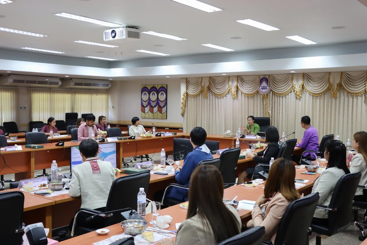อธิการบดีพร้อมด้วยคณะผู้บริหารมหาวิทยาลัยพะเยา พบปะบุคลากรสำนักงานสภามหาวิทยาลัย และกองแผนงาน ในกิจกรรม “สภากาแฟสัญจร”