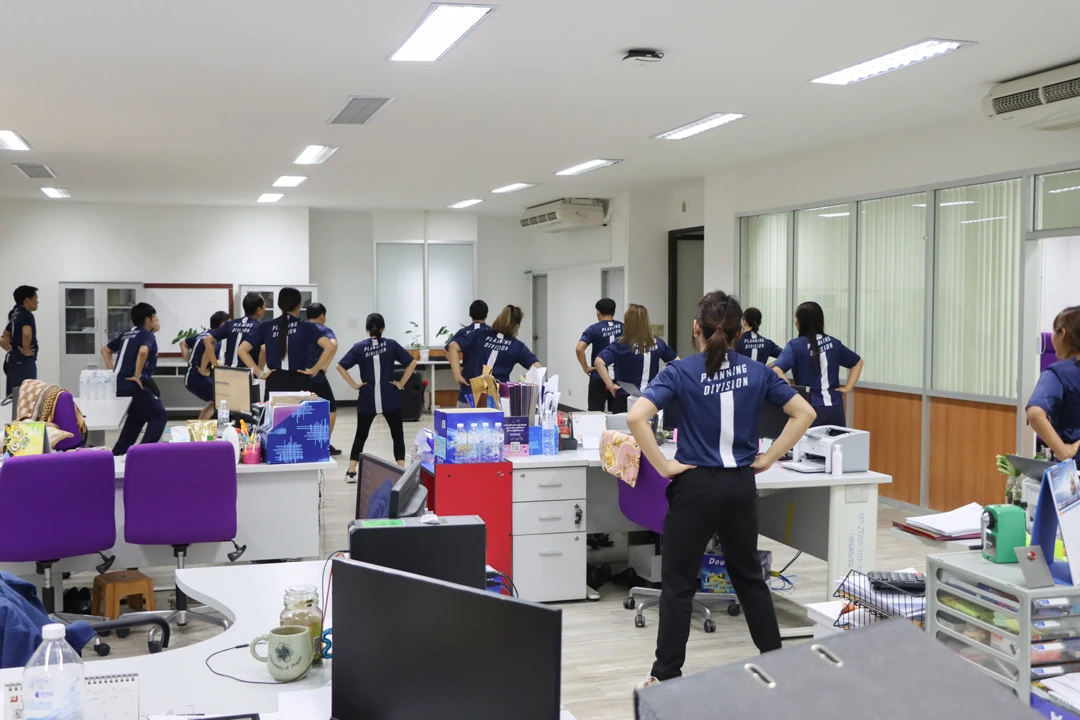 กองแผนงาน จัดกิจกรรมเต้นแอโรบิค (ประจำเดือนกุมภาพันธ์) โครงการเสริมสร้างสุขภาวะที่ดีในองค์กร (Good Health and Well – Being : BMI Challenge)