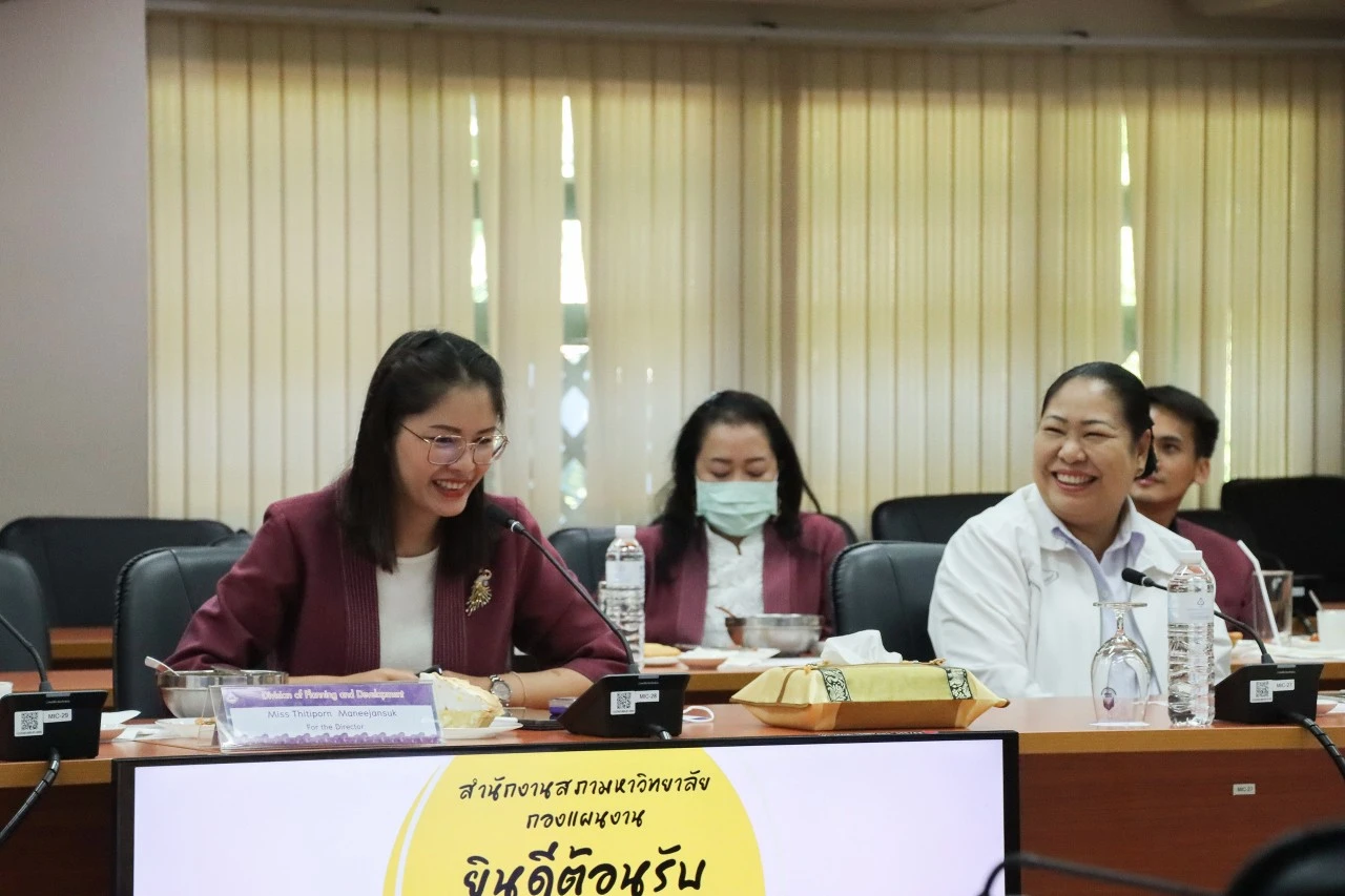 อธิการบดีพร้อมด้วยคณะผู้บริหารมหาวิทยาลัยพะเยา พบปะบุคลากรสำนักงานสภามหาวิทยาลัย และกองแผนงาน ในกิจกรรม “สภากาแฟสัญจร”