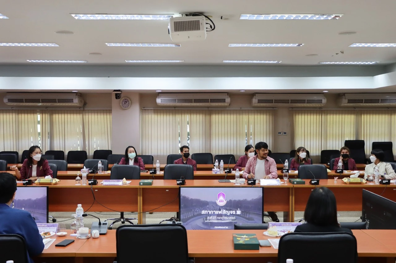 อธิการบดีพร้อมด้วยคณะผู้บริหารมหาวิทยาลัยพะเยา พบปะบุคลากรสำนักงานสภามหาวิทยาลัย และกองแผนงาน ในกิจกรรม “สภากาแฟสัญจร”