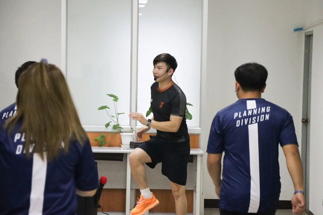 กองแผนงาน จัดกิจกรรมเต้นแอโรบิค (ประจำเดือนกุมภาพันธ์) โครงการเสริมสร้างสุขภาวะที่ดีในองค์กร (Good Health and Well – Being : BMI Challenge)