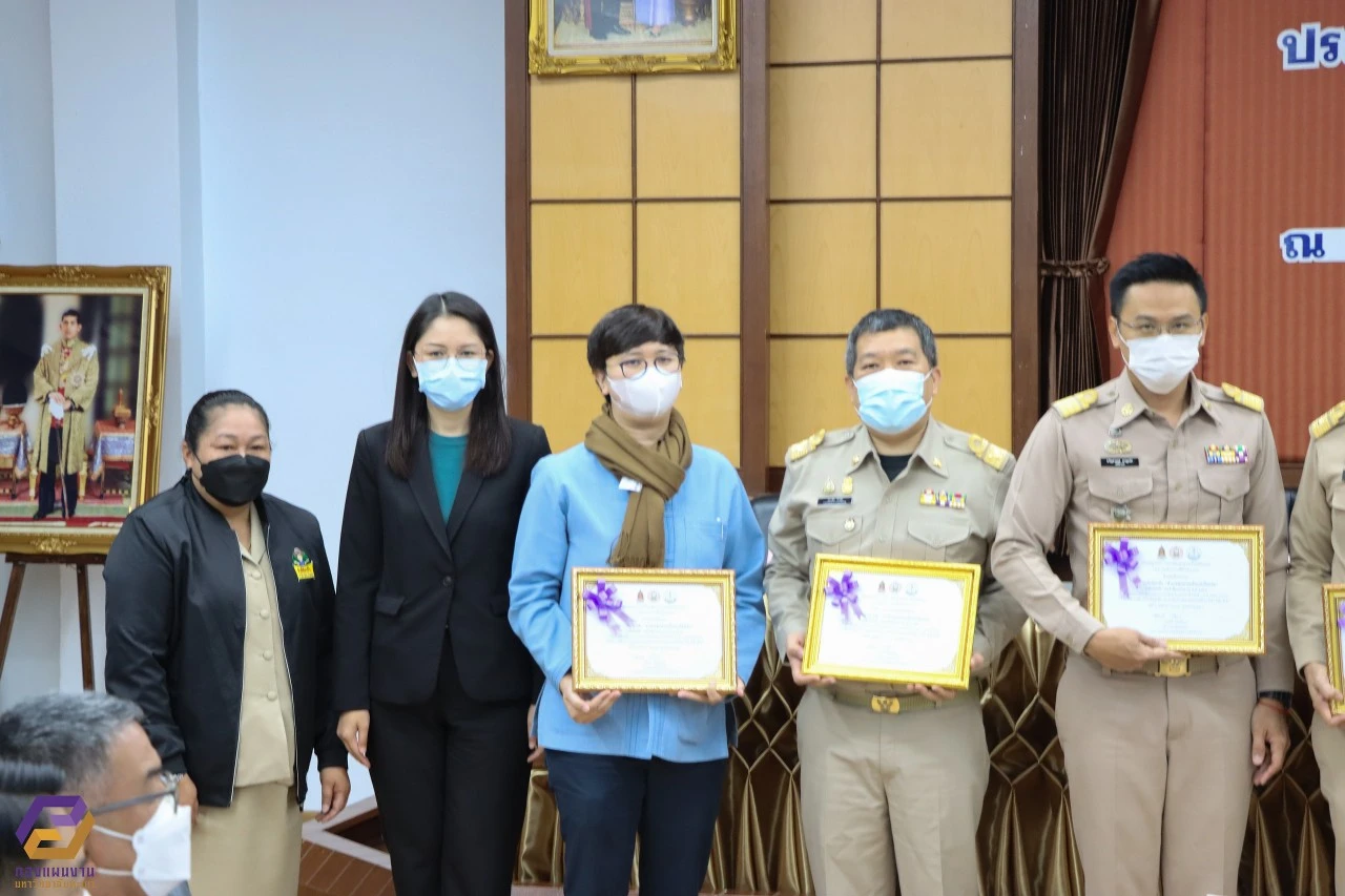 มหาวิทยาลัยพะเยา ได้รับมอบเกียรติบัตรเชิดชูเกียรติ องค์กรคุณธรรมต้นแบบโดดเด่น ระดับจังหวัด ประจำปีงบประมาณ พ.ศ. 2565