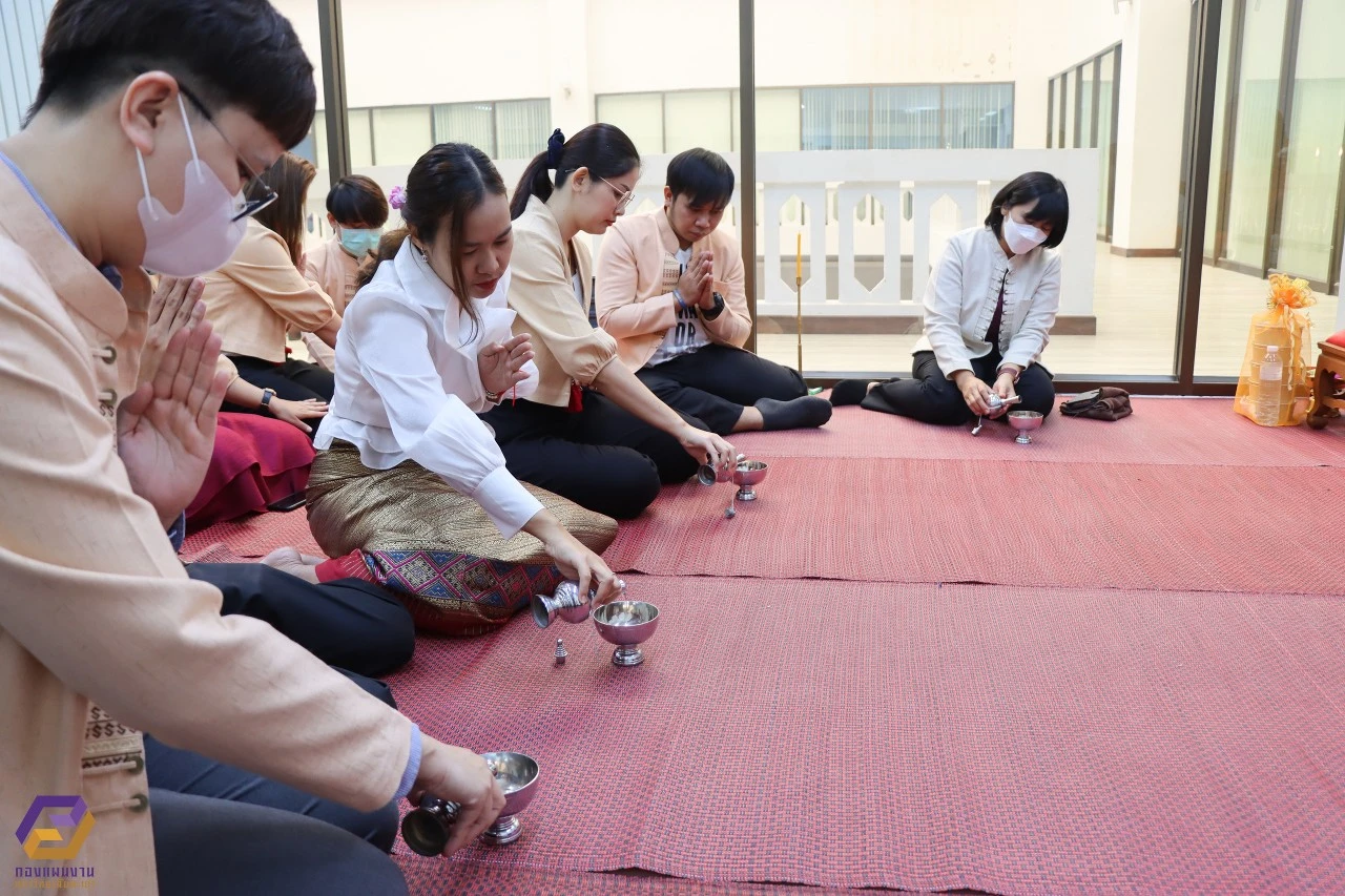 กองแผนงานจัดพิธีทำบุญเพื่อความเป็นสิริมงคลและสร้างขวัญกำลังใจแก่บุคลากร