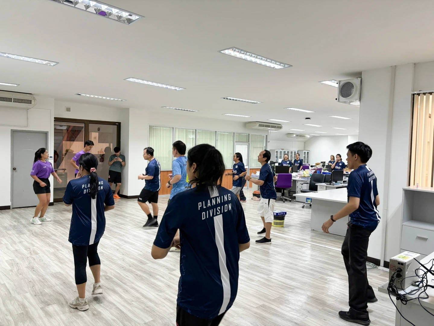 กองแผนงาน จัดกิจกรรมเต้นแอโรบิค (ประจำเดือนมีนาคม) โครงการเสริมสร้างสุขภาวะที่ดีในองค์กร (Good Health and Well – Being : BMI Challenge)