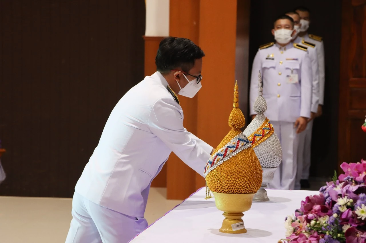 มหาวิทยาลัยพะเยา ร่วมพิธีถวายเครื่องราชสักการะและวางพานพุ่ม และพิธีถวายพระพรชัยมงคล เนื่องในโอกาสวันเฉลิมพระชนมพรรษา สมเด็จพระนางเจ้าสุทิดา พัชรสุธาพิมลลักษณ พระบรมราชินี 3 มิถุนายน 2566