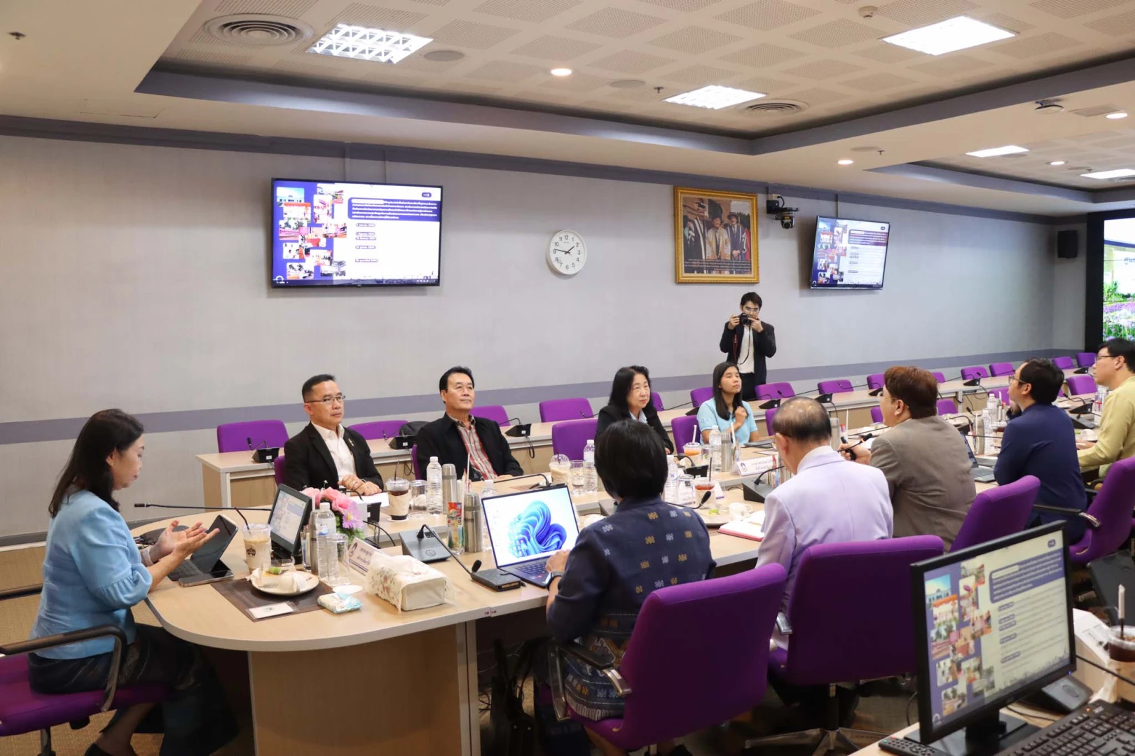 กรรมการสภามหาวิทยาลัยพะเยาผู้ทรงคุณวุฒิ เข้าตรวจเยี่ยมการดำเนินงานและการใช้จ่ายงบประมาณของโรงพยาบาลมหาวิทยาลัยพะเยา