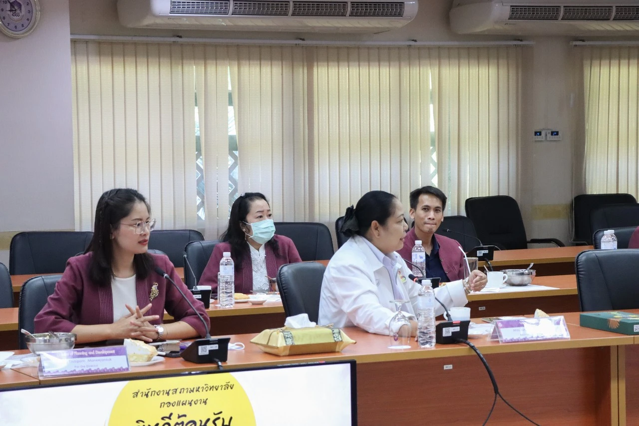 อธิการบดีพร้อมด้วยคณะผู้บริหารมหาวิทยาลัยพะเยา พบปะบุคลากรสำนักงานสภามหาวิทยาลัย และกองแผนงาน ในกิจกรรม “สภากาแฟสัญจร”