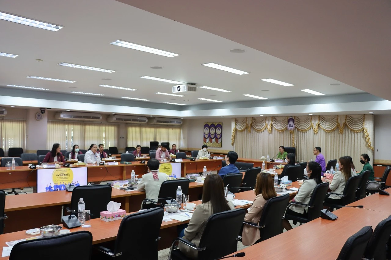 อธิการบดีพร้อมด้วยคณะผู้บริหารมหาวิทยาลัยพะเยา พบปะบุคลากรสำนักงานสภามหาวิทยาลัย และกองแผนงาน ในกิจกรรม “สภากาแฟสัญจร”