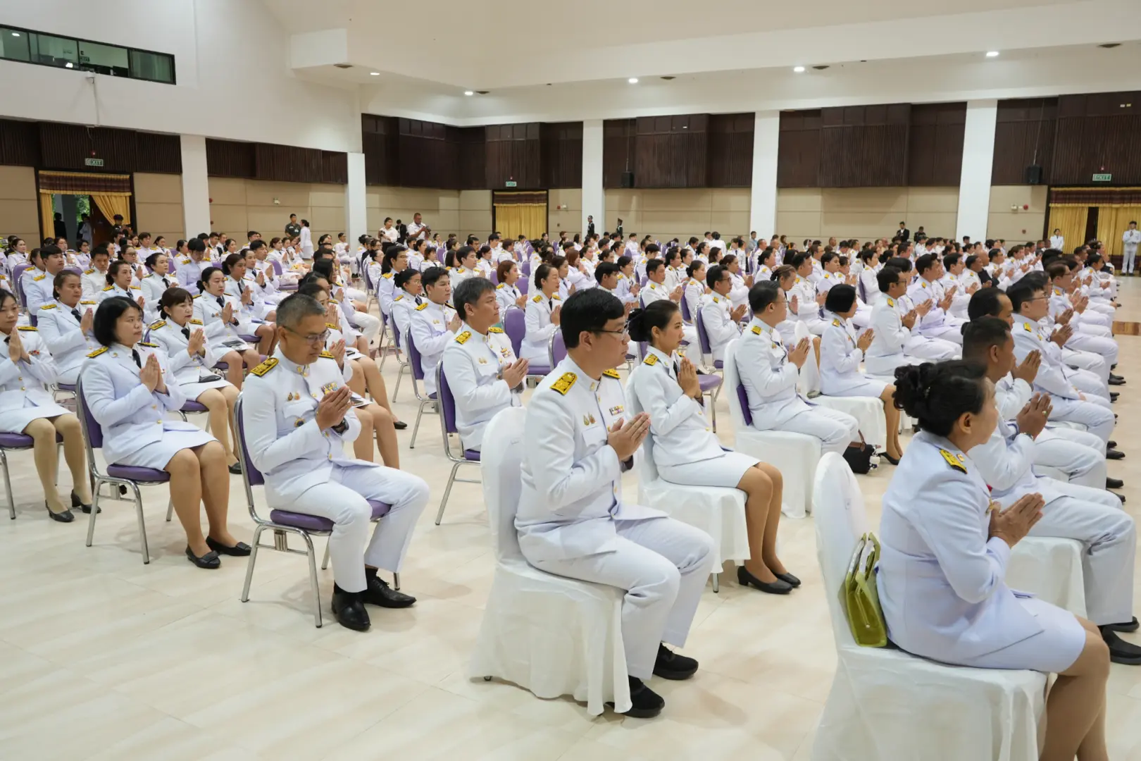 บุคลากรกองแผนงานร่วมพิธีวางพานพุ่มถวายเป็นราชสักการะในพิธีสถาปนามหาวิทยาลัยพะเยา ในโอกาสครบรอบ 15 ปี แห่งการสถาปนาเป็นมหาวิทยาลัยพะเยา