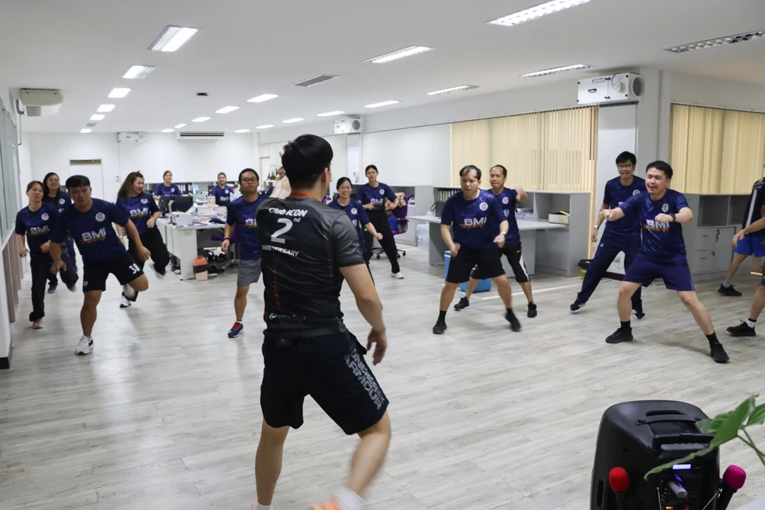 กองแผนงาน จัดกิจกรรมเต้นแอโรบิค (ประจำเดือนกุมภาพันธ์) โครงการเสริมสร้างสุขภาวะที่ดีในองค์กร (Good Health and Well – Being : BMI Challenge)